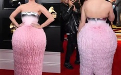 上课被同桌用手指抽插好爽